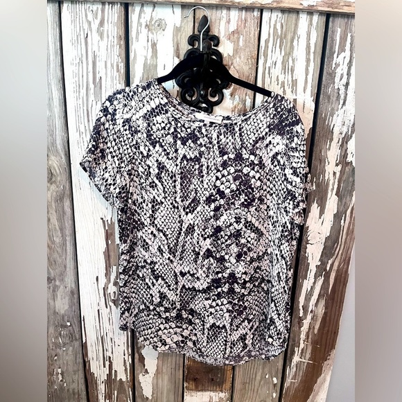 Lavender Brown snake print brown & white top small - Picture 1 of 4